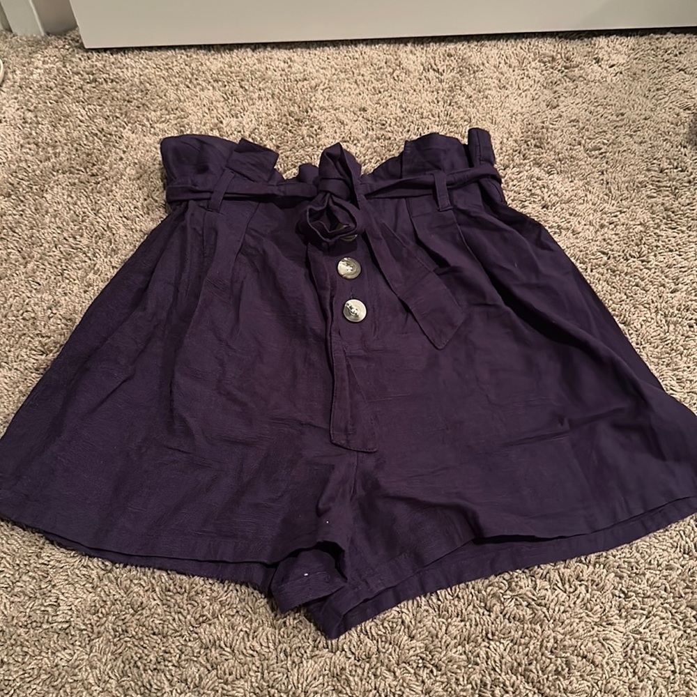 Derek Heart Medium linen dark blue shorts. High waisted